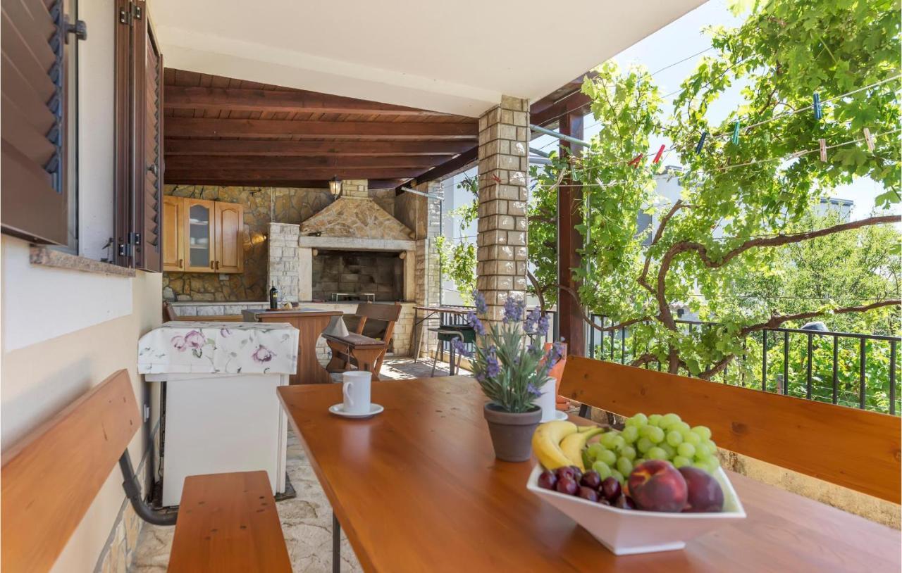 Cozy Apartment In Pula With Kitchen Exterior foto
